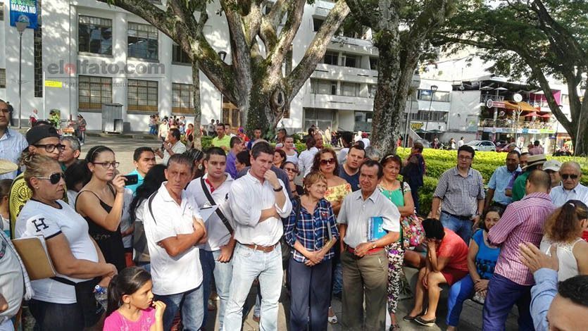 Baja asistencia al plantón convocado por Ricardo Ferro por los cambios del Ibal