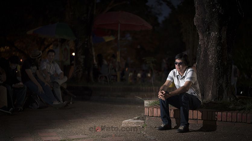 Esta es la historia de Santiago Salcedo, el joven que venció la falta de visión con su destreza e inteligencia Esta es la historia de Santiago Salcedo, el joven que venció la falta de visión con su destreza e inteligencia