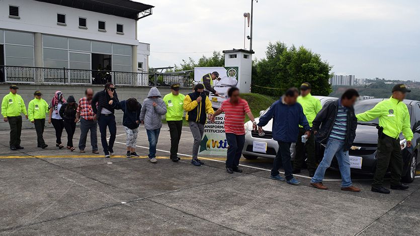 Capturan a 10 funcionarios de secretarías de tránsito del Tolima por venta ilegal de vehículos Capturan a 10 funcionarios de secretarías de tránsito del Tolima por venta ilegal de vehículos