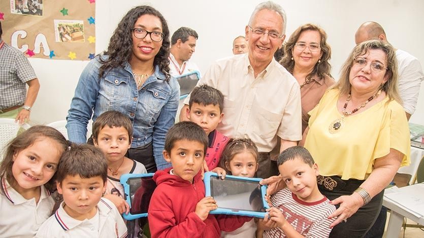 Colegios públicos de Ibagué recibirán 38.000 tabletas Colegios públicos de Ibagué recibirán 38.000 tabletas