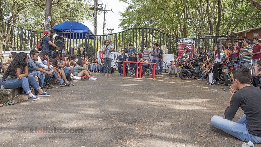 Estudiantes tendrán cerrada la UT hasta que el rector dé respuestas Estudiantes tendrán cerrada la UT hasta que el rector dé respuestas
