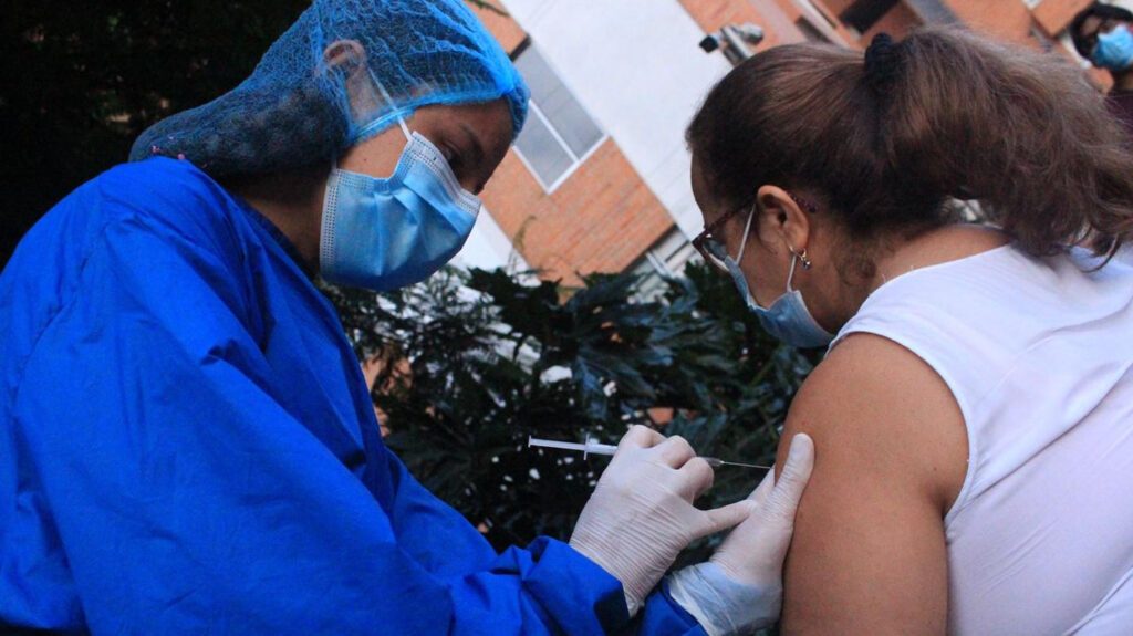 Este martes llevarán vacunas contra COVID-19 a los barrios El Salado y Divino Niño en Ibagué Este martes llevarán vacunas contra COVID-19 a los barrios El Salado y Divino Niño en Ibagué