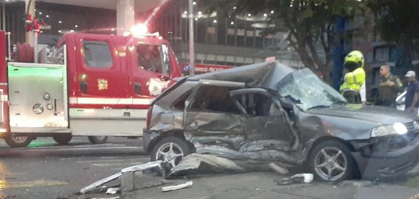 Violento accidente de tránsito en la calle 60 con avenida Guabinal Violento accidente de tránsito en la calle 60 con avenida Guabinal