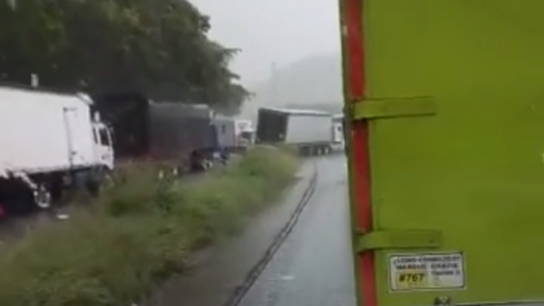 Accidente múltiple en la vía Girardot – Melgar deja paso a un carril Accidente múltiple en la vía Girardot – Melgar deja paso a un carril