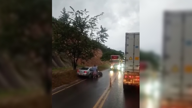 Fuerte choque entre un vehículo particular y un tractocamión en la vía Ibagué – Bogotá