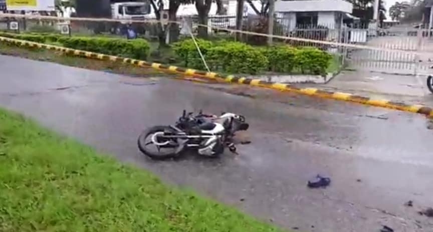 Motociclista perdió la vida en accidente de tránsito registrado en la glorieta de Mirolindo Motociclista perdió la vida en accidente de tránsito registrado en la glorieta de Mirolindo