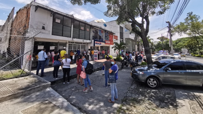 Persisten las largas filas para reclamar medicamentos en Colsubsidio de Ibagué