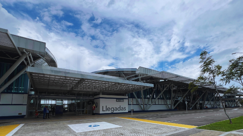 Aeropuerto Perales tendrá iluminación de su pista y habrá nueva vía para evitar el retorno en El Salado Aeropuerto Perales tendrá iluminación de su pista y habrá nueva vía para evitar el retorno en El Salado