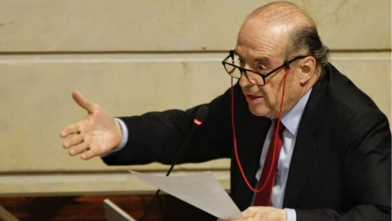 Leyva abusó de su poder en licitación de pasaportes: Fiscalía Leyva abusó de su poder en licitación de pasaportes: Fiscalía