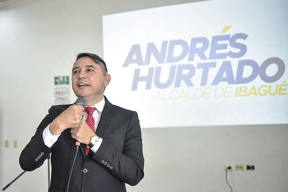 Hurtado sigue sin nombrar a tres secretarios luego de la renuncia de las cuotas de Jaime Yepes y Roy Barreras en el gabinete Hurtado sigue sin nombrar a tres secretarios luego de la renuncia de las cuotas de Jaime Yepes y Roy Barreras en el gabinete