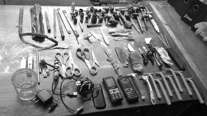 Más de 50 armas blancas hallaron las autoridades en centro de detención de menores de Ibagué Más de 50 armas blancas hallaron las autoridades en centro de detención de menores de Ibagué