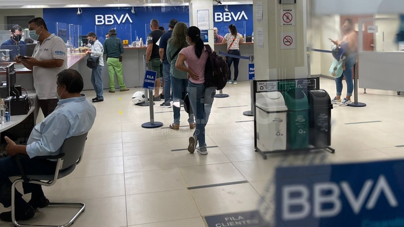 BBVA niega servicios a los clientes de Ibagué que no lleven tapabocas, autoridades advierten que no pueden hacerlo BBVA niega servicios a los clientes de Ibagué que no lleven tapabocas, autoridades advierten que no pueden hacerlo