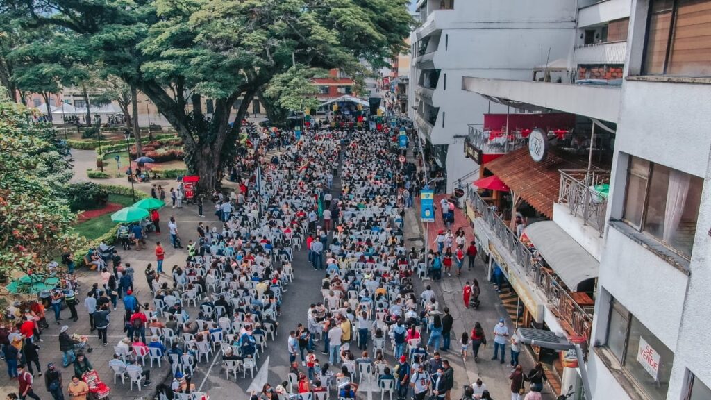 Hurtado y su reiterado abuso de autoridad: ahora cierra una calle de Ibagué para apoyar sus candidatos a la Presidencia y al Senado Hurtado y su reiterado abuso de autoridad: ahora cierra una calle de Ibagué para apoyar sus candidatos a la Presidencia y al Senado