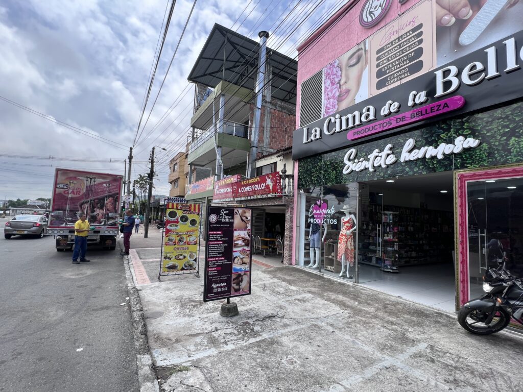 En crisis negocios de la 60 por obras del puente elevado