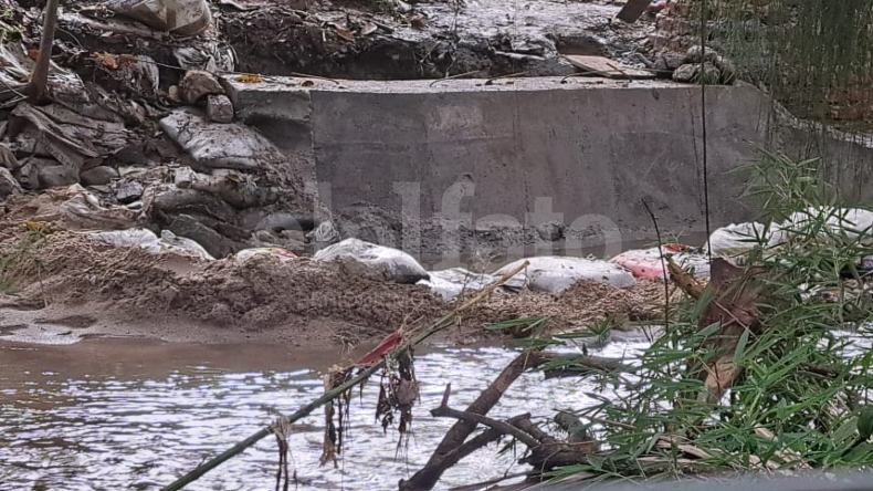 Denuncian presunta intervención ilegal a una quebrada por un conjunto residencial de El Vergel