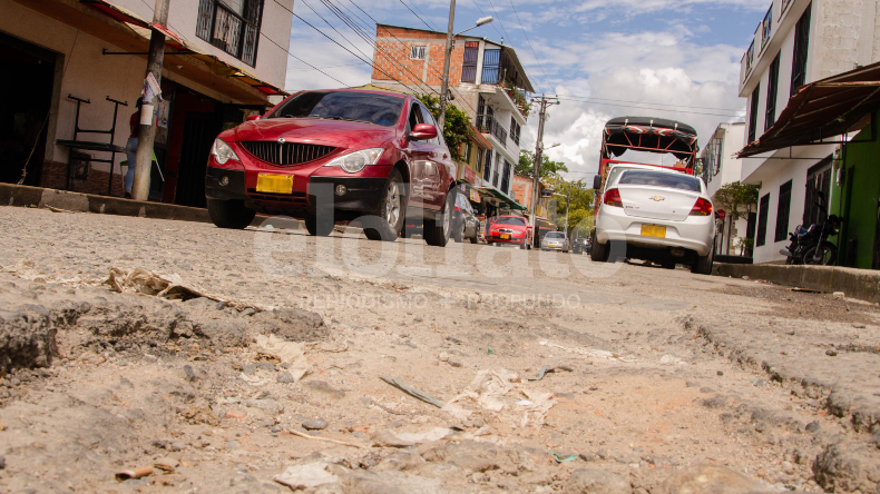 Alcaldía dijo que realizará 1.000 reparcheos en Ibagué, a menos de un mes de las fiestas de San Juan y San Pedro Alcaldía dijo que realizará 1.000 reparcheos en Ibagué, a menos de un mes de las fiestas de San Juan y San Pedro