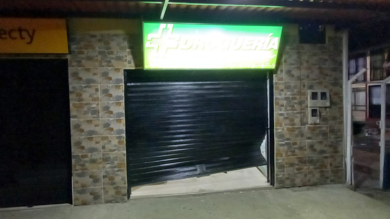 Con dos disparos al aire, comunidad detuvo a un ladrón mientras hurtaba en un establecimiento en Ibagué Con dos disparos al aire, comunidad detuvo a un ladrón mientras hurtaba en un establecimiento en Ibagué