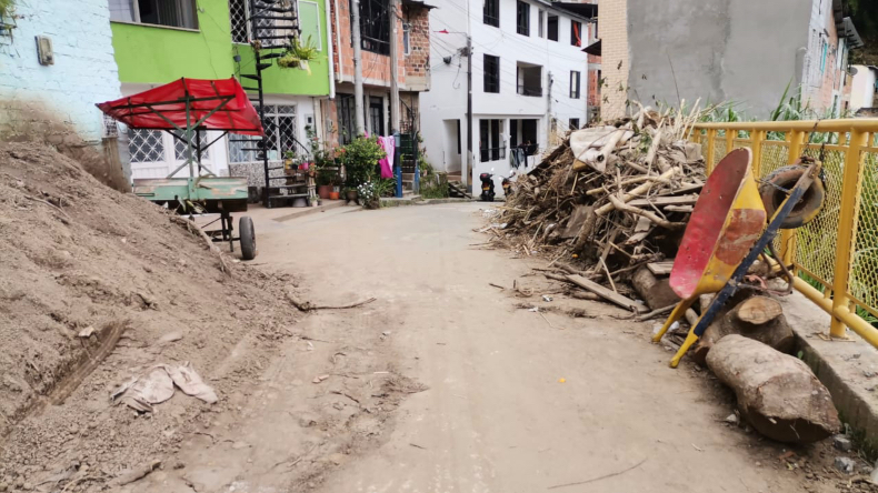 Ciudadanos denuncian desechos al aire libre desde hace un mes en una calle de Ibagué Ciudadanos denuncian desechos al aire libre desde hace un mes en una calle de Ibagué