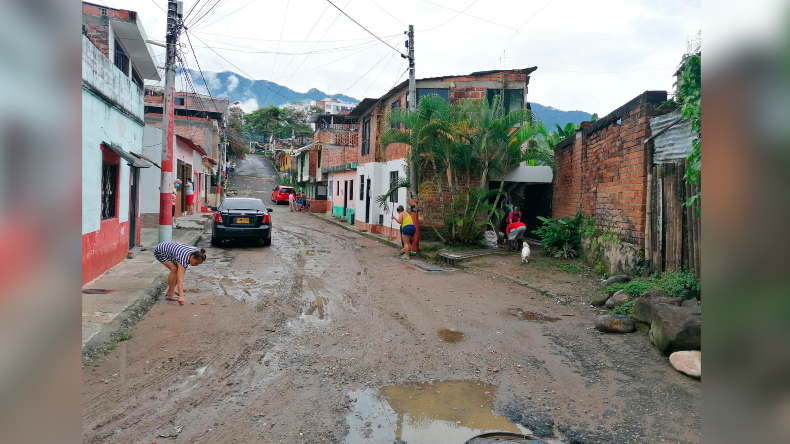Habitantes del barrio El Triunfo en Ibagué denuncian que con cada lluvia fuerte se inundan sus viviendas