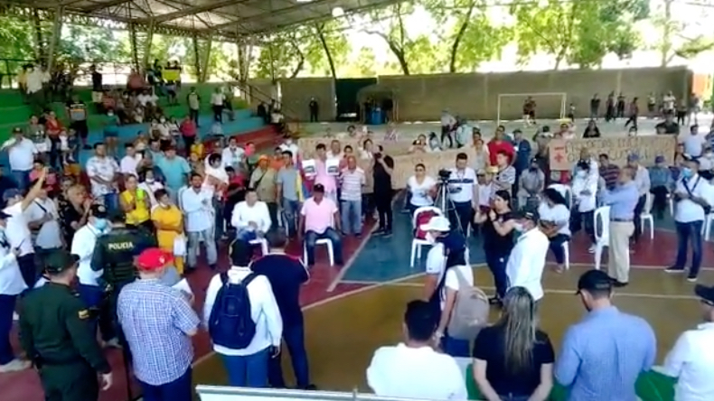 Abuchearon al Gobernador del Tolima durante una reunión en Ambalema Abuchearon al Gobernador del Tolima durante una reunión en Ambalema