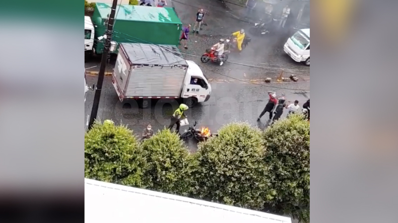 Comunidad frustró robo, detuvo a ladrones e intentó incinerar su motocicleta en Ibagué