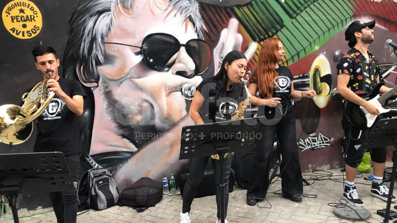 Banda ‘Entorchados’ realizó concierto de despedida al muro simbólico que los vio nacer en Ibagué Banda ‘Entorchados’ realizó concierto de despedida al muro simbólico que los vio nacer en Ibagué