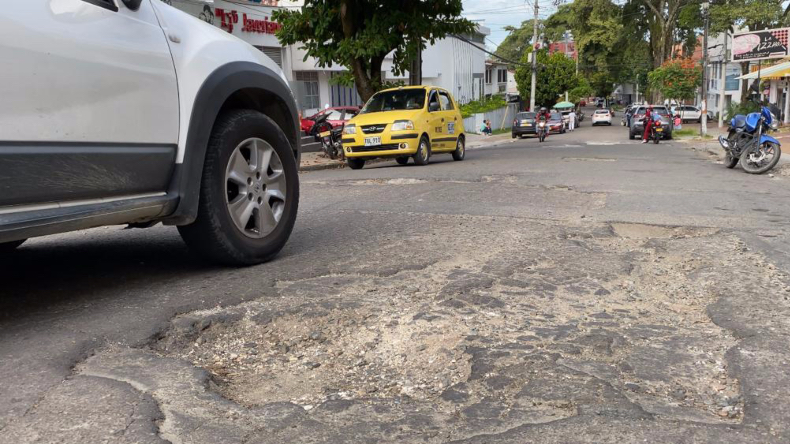 Denuncian ‘cráteres’ en calles del barrio Cádiz de Ibagué Denuncian ‘cráteres’ en calles del barrio Cádiz de Ibagué