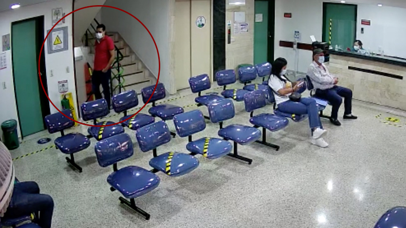 En video: ladrón aprovechó que una persona se quedó dormida en una sala de espera en Ibagué y le hurtó su celular En video: ladrón aprovechó que una persona se quedó dormida en una sala de espera en Ibagué y le hurtó su celular