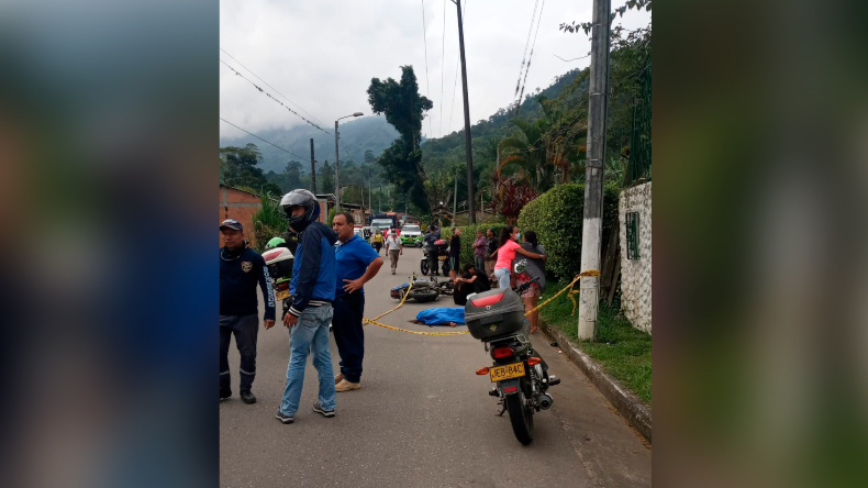 Motociclista perdió la vida al impactar contra un poste en el Cañón del Combeima