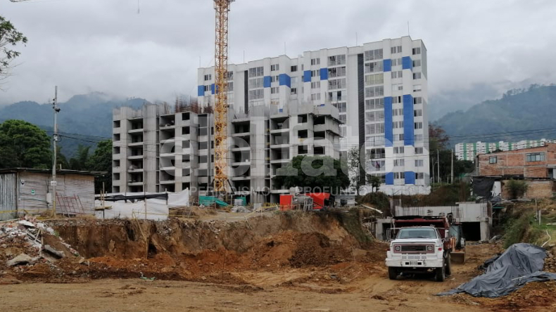 Obreros se niegan a continuar construcción de conjunto residencial en Ibagué por presunta falta de pagos Obreros se niegan a continuar construcción de conjunto residencial en Ibagué por presunta falta de pagos