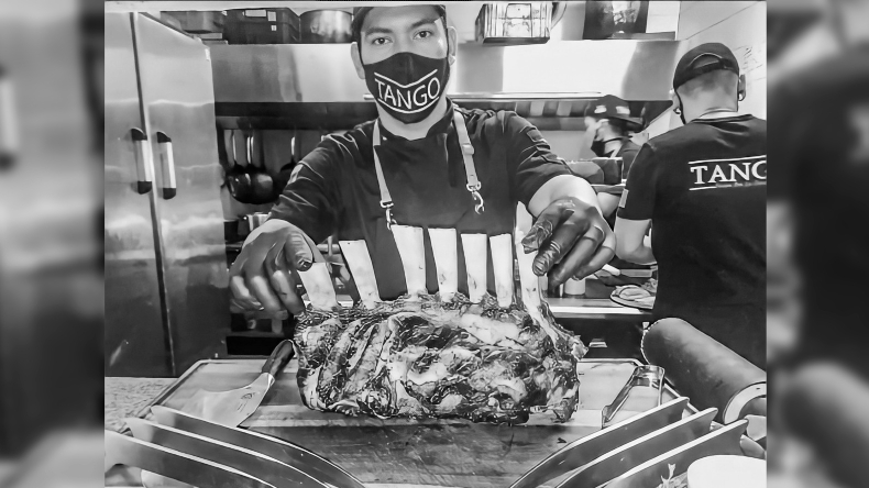 “Era un gran chef, hoy nuestras parrillas se apagan”: amigos dan un último adiós a Felipe Góngora, fallecido en el Parque Centenario “Era un gran chef, hoy nuestras parrillas se apagan”: amigos dan un último adiós a Felipe Góngora, fallecido en el Parque Centenario