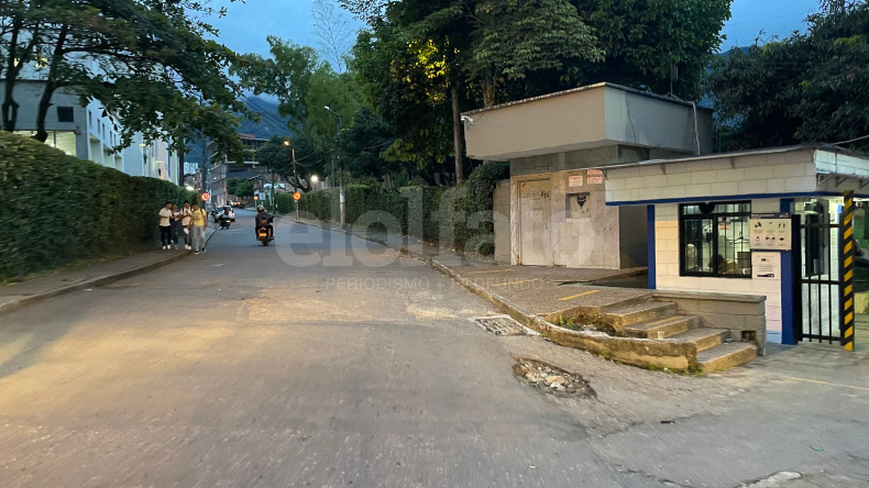 Estudiante recibió una golpiza en las afueras de la Universidad de Ibagué por parte de delincuentes motorizados Estudiante recibió una golpiza en las afueras de la Universidad de Ibagué por parte de delincuentes motorizados