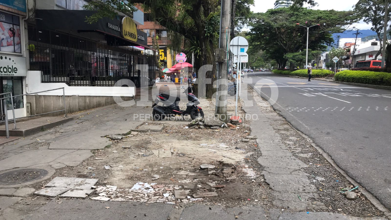 Andén en mal estado ubicado en plena carrera Quinta lleva años sin ser arreglado Andén en mal estado ubicado en plena carrera Quinta lleva años sin ser arreglado