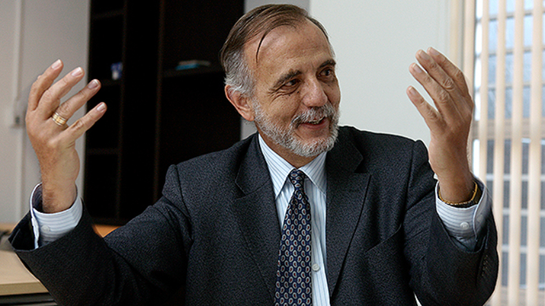 Petro designó a exmagistrado de la Corte Suprema de Justicia como nuevo Ministro de Defensa Petro designó a exmagistrado de la Corte Suprema de Justicia como nuevo Ministro de Defensa