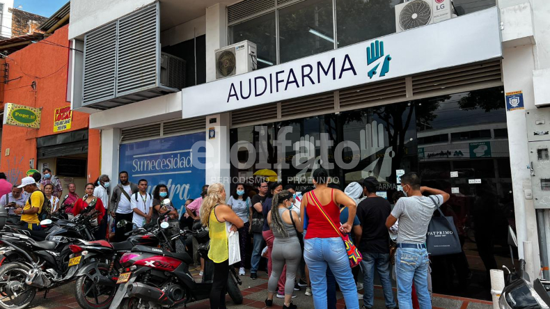Al sol y al agua: denuncian largas filas en Audifarma en Ibagué Al sol y al agua: denuncian largas filas en Audifarma en Ibagué