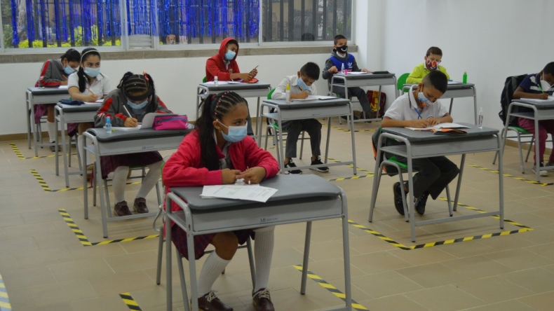 Estudiantes y docentes deberán volver a clases presenciales al finalizar las vacaciones: Mineducación Estudiantes y docentes deberán volver a clases presenciales al finalizar las vacaciones: Mineducación