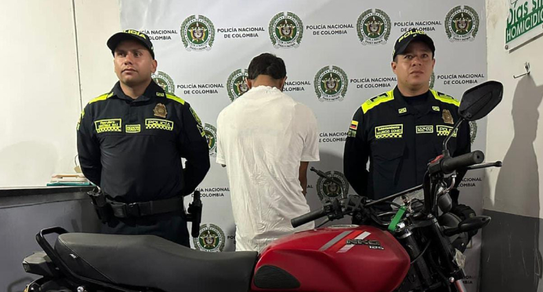 Golpean y detienen a un menor que intentó robarse una moto en Ibagué Golpean y detienen a un menor que intentó robarse una moto en Ibagué