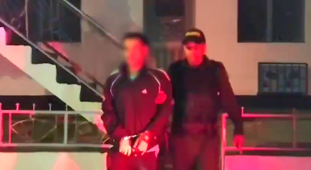 Una joya: estaba robando y tenía antecedentes por 11 delitos Una joya: estaba robando y tenía antecedentes por 11 delitos