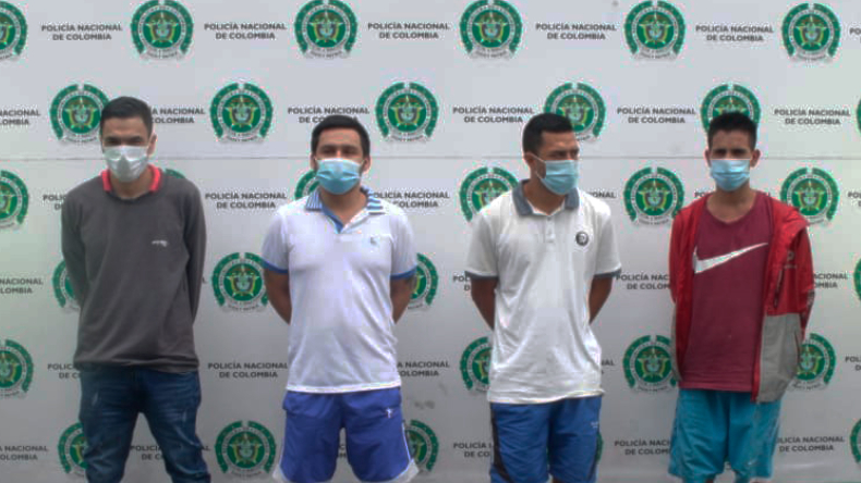 Cayeron delincuentes que atravesaban palos y piedras para atracar conductores en la variante de Ibagué Cayeron delincuentes que atravesaban palos y piedras para atracar conductores en la variante de Ibagué