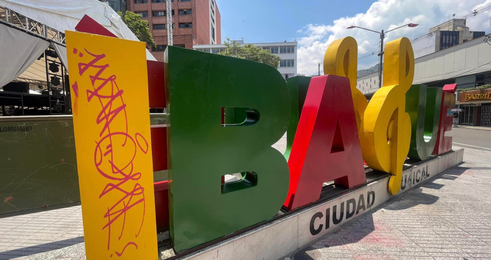 Solo cinco días duró en buen estado el letrero Ibagué Ciudad Musical Solo cinco días duró en buen estado el letrero Ibagué Ciudad Musical