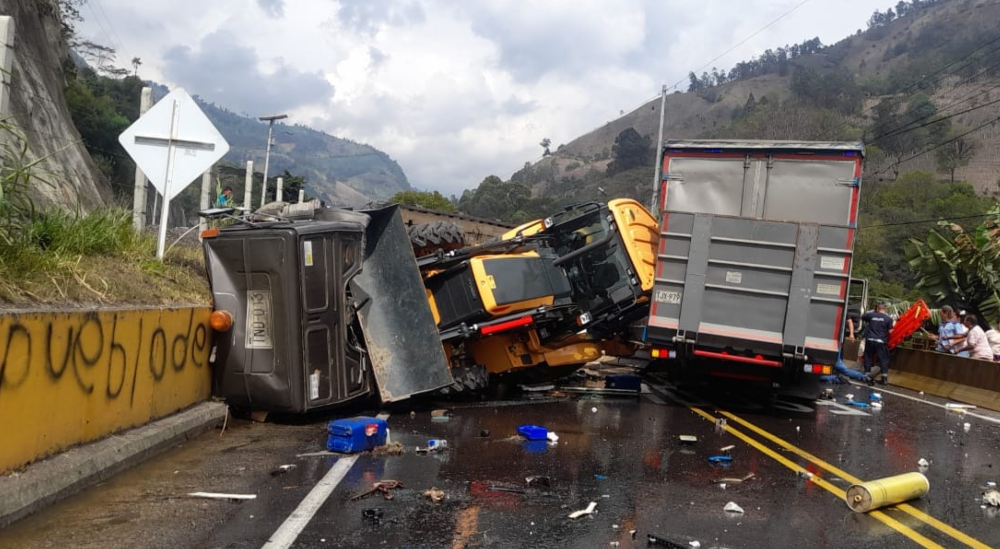 Grave accidente en Cajamarca: camión se habría quedado sin frenos Grave accidente en Cajamarca: camión se habría quedado sin frenos