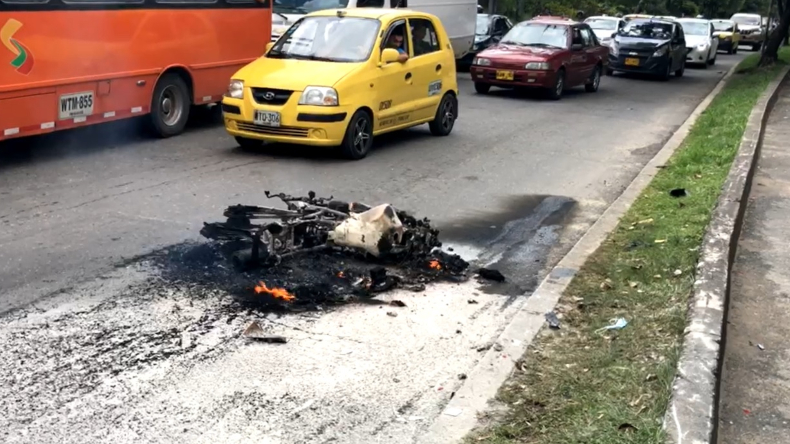 Comunidad incineró moto a presuntos ladrones en el sector de Bosque Largo