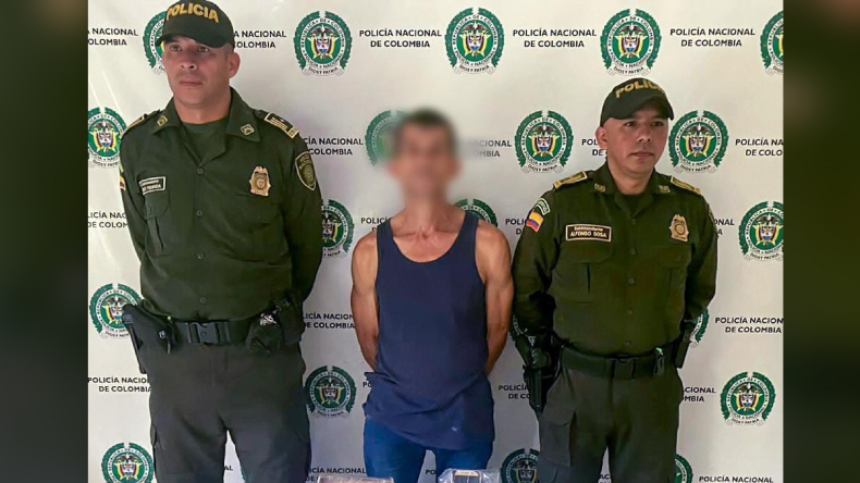 Detienen a un hombre que robó un celular de una buseta en Ibagué Detienen a un hombre que robó un celular de una buseta en Ibagué