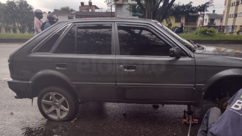 Conductora demandará a la Alcaldía luego de que un ‘cráter’ reventara las llantas de su vehículo en Ibagué Conductora demandará a la Alcaldía luego de que un ‘cráter’ reventara las llantas de su vehículo en Ibagué
