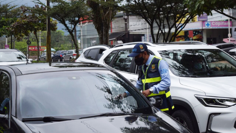 Siete conductores fueron sorprendidos infringiendo el nuevo pico y placa