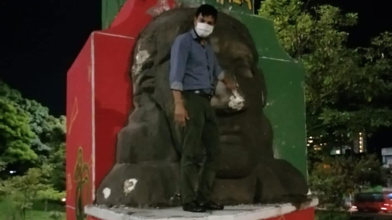 Autoridades retiraron el busto de Manuel Quintín Lame realizado por jóvenes en el viaducto del SENA Autoridades retiraron el busto de Manuel Quintín Lame realizado por jóvenes en el viaducto del SENA