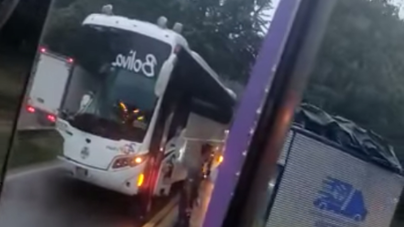 Cinco personas heridas dejó accidente entre un bus y un tractocamión en la vía Ibagué – Bogotá Cinco personas heridas dejó accidente entre un bus y un tractocamión en la vía Ibagué – Bogotá