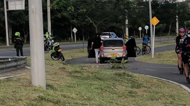 Conductor en aparente estado de embriaguez invadió la ciclorruta de la vía al Aeropuerto Perales