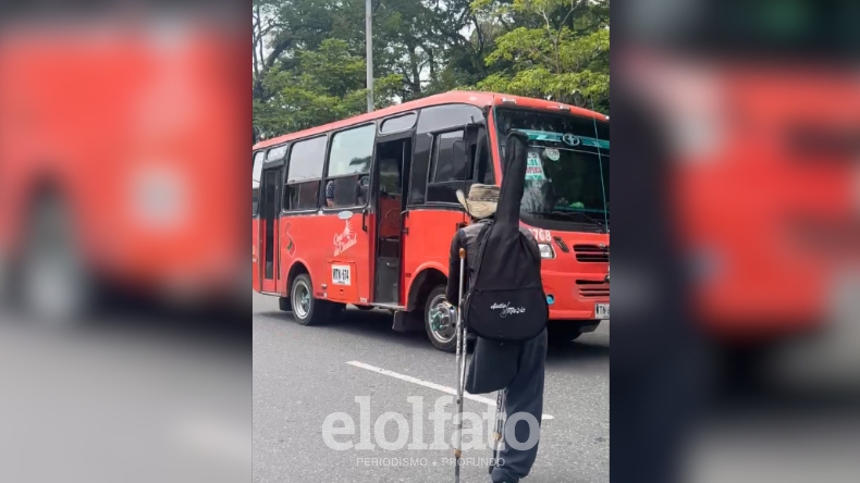 Hombre con movilidad reducida denuncia que los buses de Ibagué no lo recogen Hombre con movilidad reducida denuncia que los buses de Ibagué no lo recogen