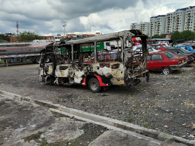 Capturan a presuntos responsables de incinerar buseta de transporte público en Ibagué Capturan a presuntos responsables de incinerar buseta de transporte público en Ibagué